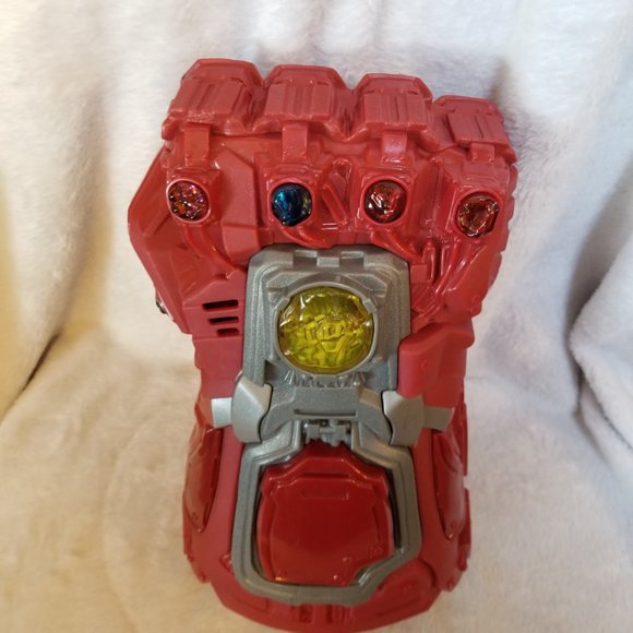 2018 Marvel Avengers Endgame Red infinity Gauntlet - Picture 2 of 5